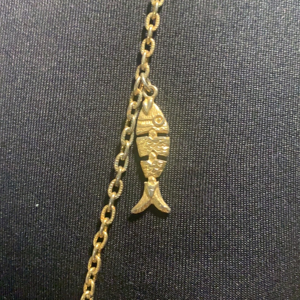 Vintage fish charm 54” gold chain necklace - Picture 3 of 5
